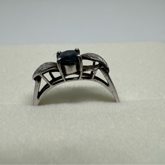 Vintage 14k White Gold Oval Blue Sapphire Ring With Leaf Details Size 6.75